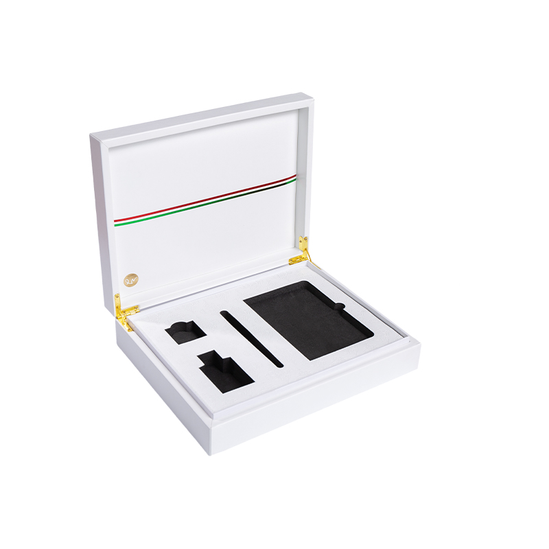 Hộp quà tặng đồ trang sức sang trọng với hộp cứng clasp từ tính